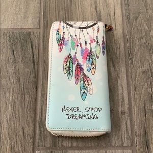 Never stop dreaming zipper wallet